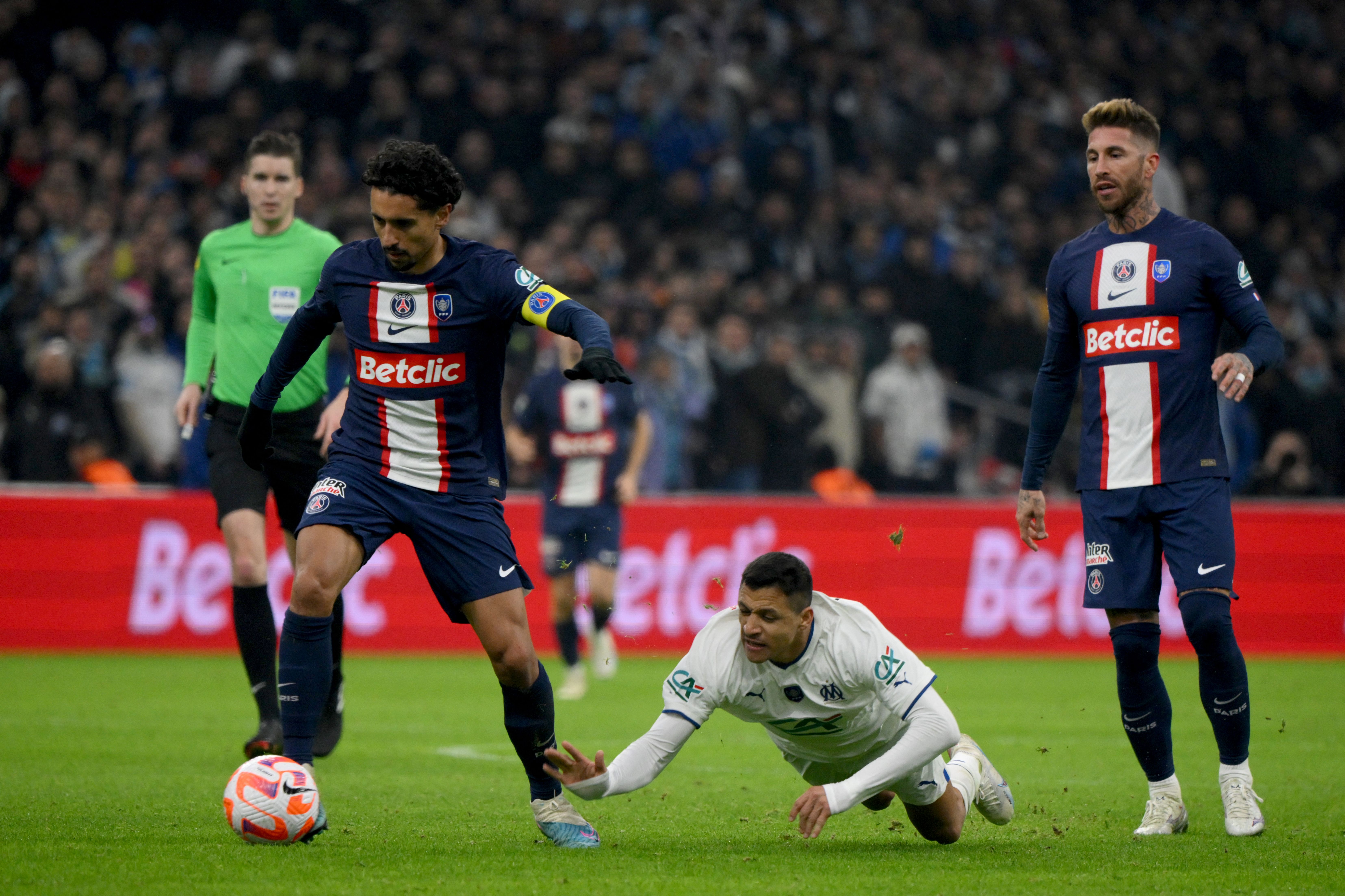 关于犹他爵士迎法国杯关键赛；集结日完成体检；引发热议；赛季目标并未改变的信息