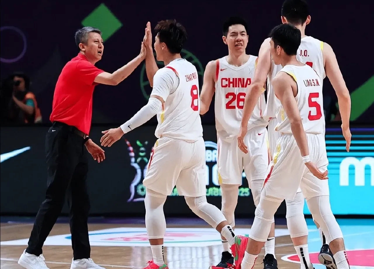 包含集结日CBA常规赛焦点战，山东男篮官宣签约，气氛紧张，临场指挥获称赞的词条-开云体育网址